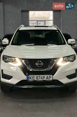 Внедорожник / Кроссовер Nissan Rogue 2017 в Каменском