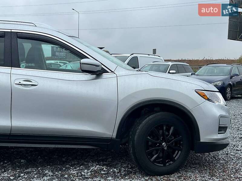 Внедорожник / Кроссовер Nissan Rogue 2017 в Львове