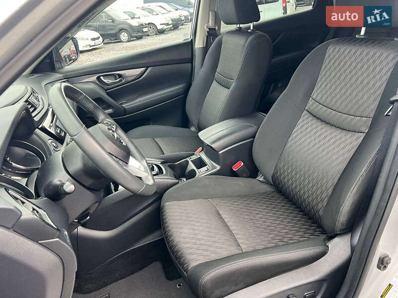 Внедорожник / Кроссовер Nissan Rogue 2017 в Львове