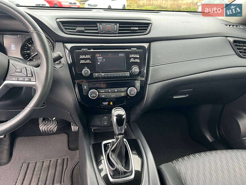 Внедорожник / Кроссовер Nissan Rogue 2017 в Львове