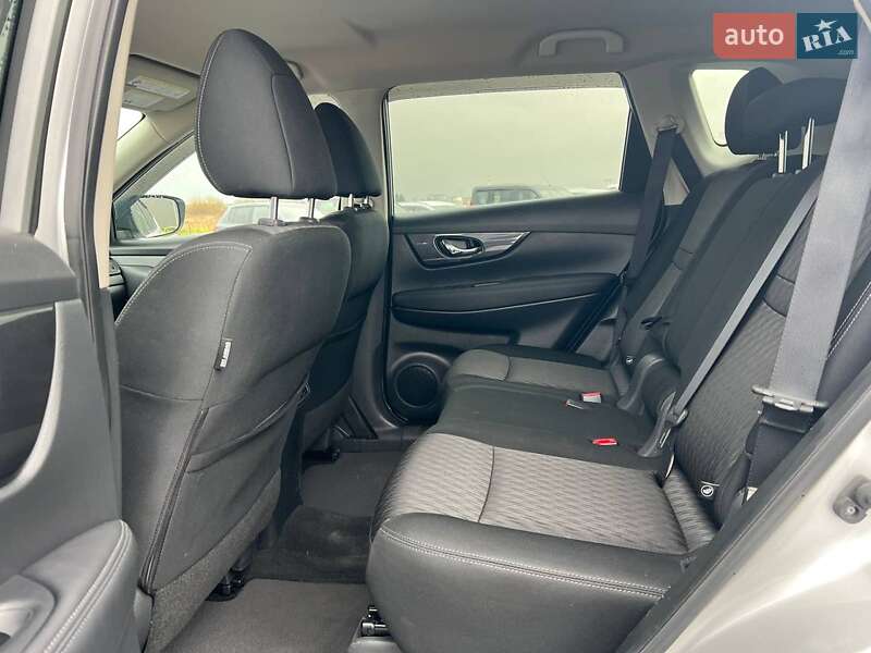 Внедорожник / Кроссовер Nissan Rogue 2017 в Львове