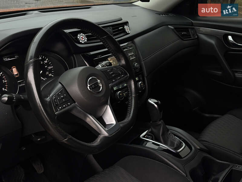 Позашляховик / Кросовер Nissan Rogue 2016 в Миколаєві