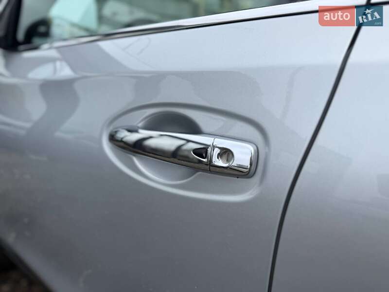 Внедорожник / Кроссовер Nissan Rogue 2015 в Киеве