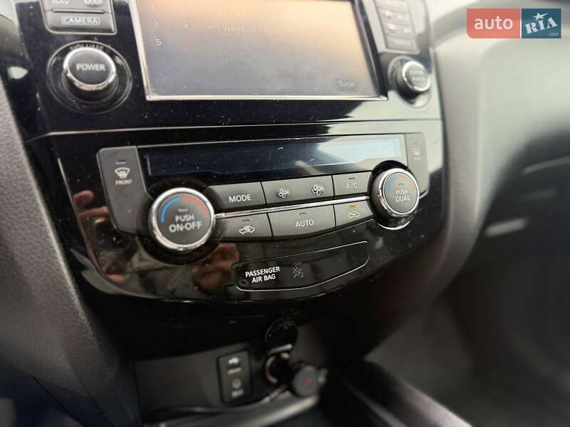 Внедорожник / Кроссовер Nissan Rogue 2015 в Киеве