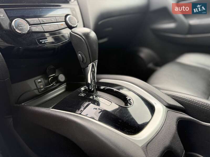 Внедорожник / Кроссовер Nissan Rogue 2015 в Киеве