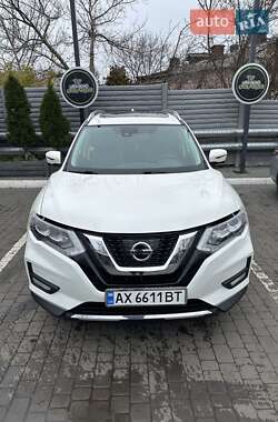 Внедорожник / Кроссовер Nissan Rogue 2017 в Чугуеве