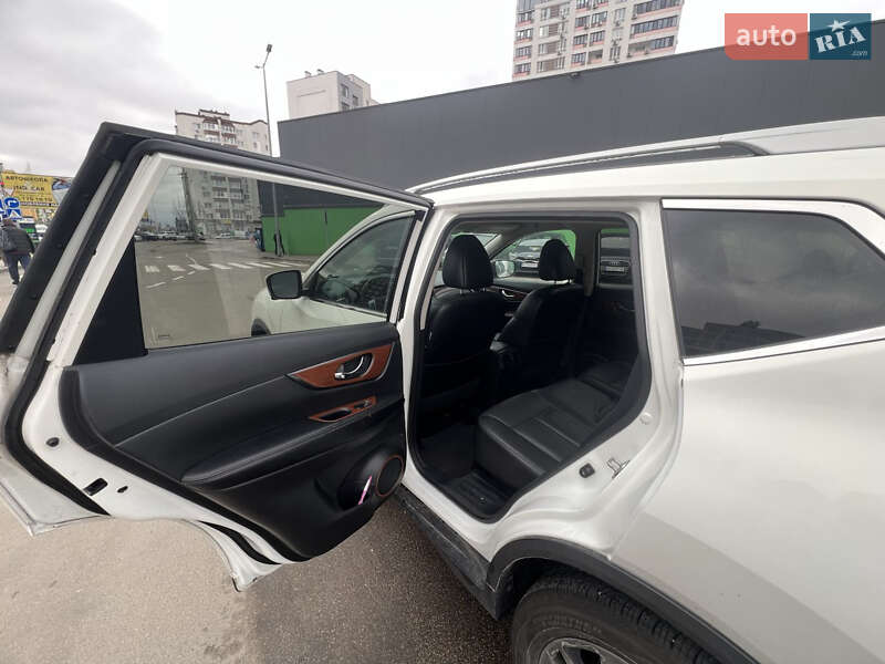 Внедорожник / Кроссовер Nissan Rogue 2014 в Вишневом фото 10 Внедорожник / Кроссовер Nissan Rogue 2014 в Вишневом