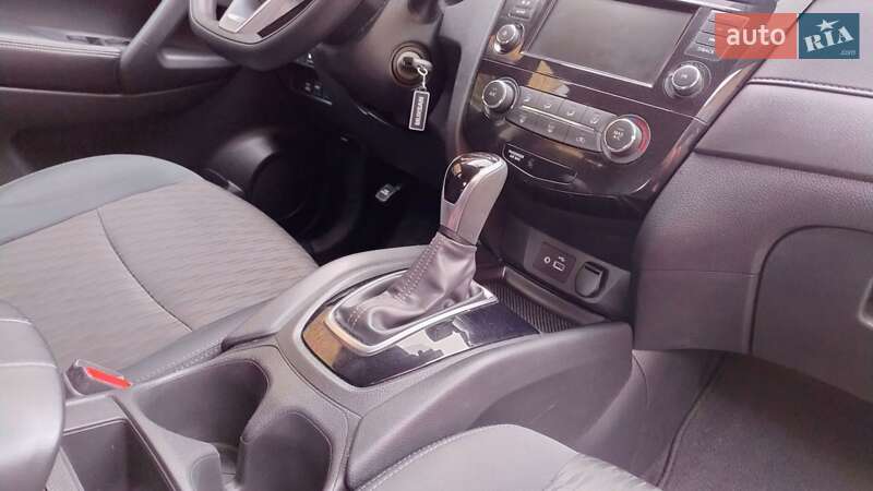 Внедорожник / Кроссовер Nissan Rogue 2019 в Ровно