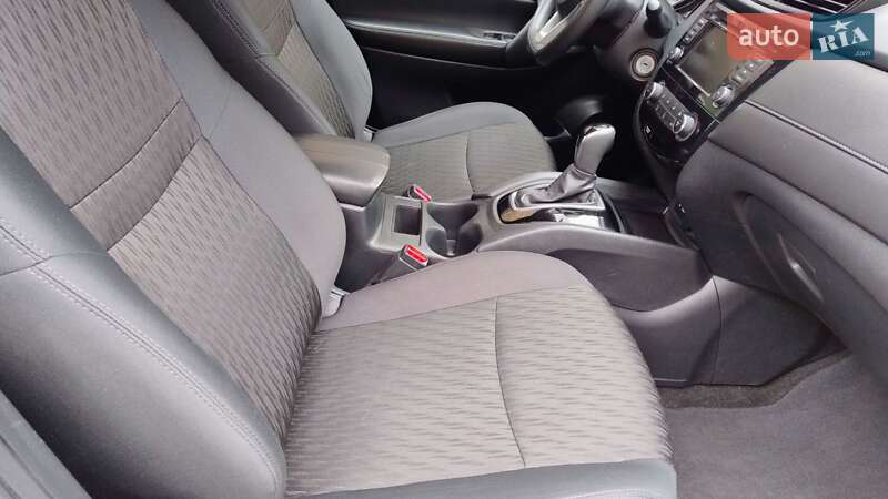 Внедорожник / Кроссовер Nissan Rogue 2019 в Ровно