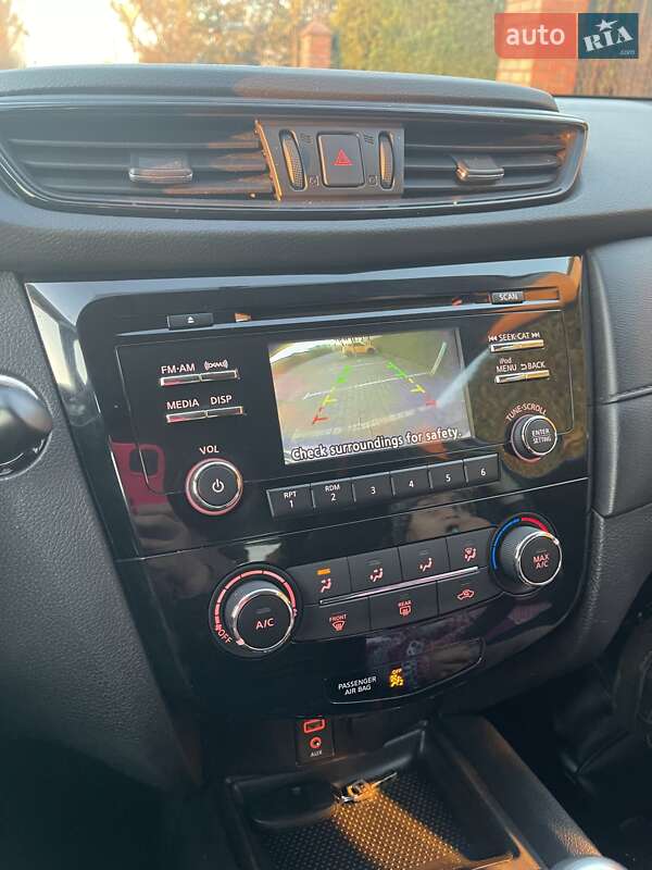 Внедорожник / Кроссовер Nissan Rogue 2017 в Львове