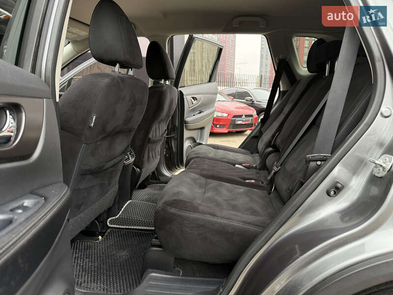 Внедорожник / Кроссовер Nissan Rogue 2014 в Киеве