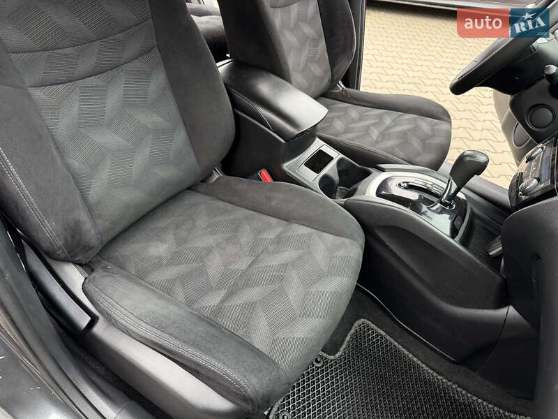 Внедорожник / Кроссовер Nissan Rogue 2014 в Киеве