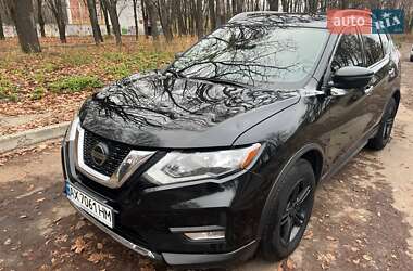 Внедорожник / Кроссовер Nissan Rogue 2017 в Харькове