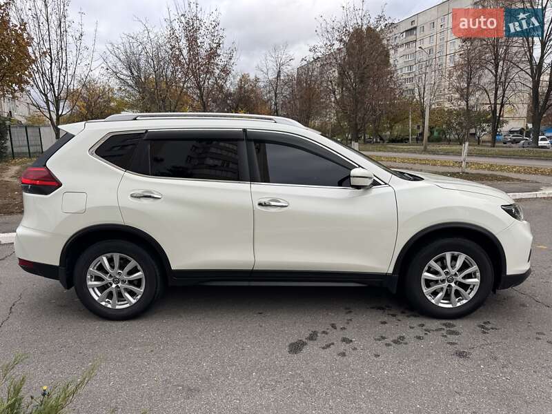 Внедорожник / Кроссовер Nissan Rogue 2017 в Харькове