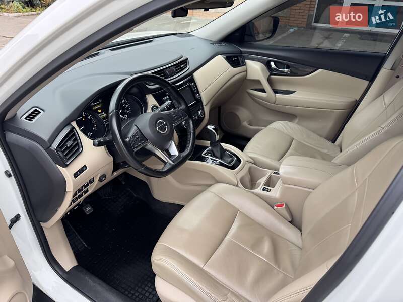 Внедорожник / Кроссовер Nissan Rogue 2017 в Харькове