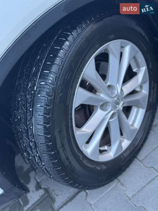 Позашляховик / Кросовер Nissan Rogue 2016 в Полтаві