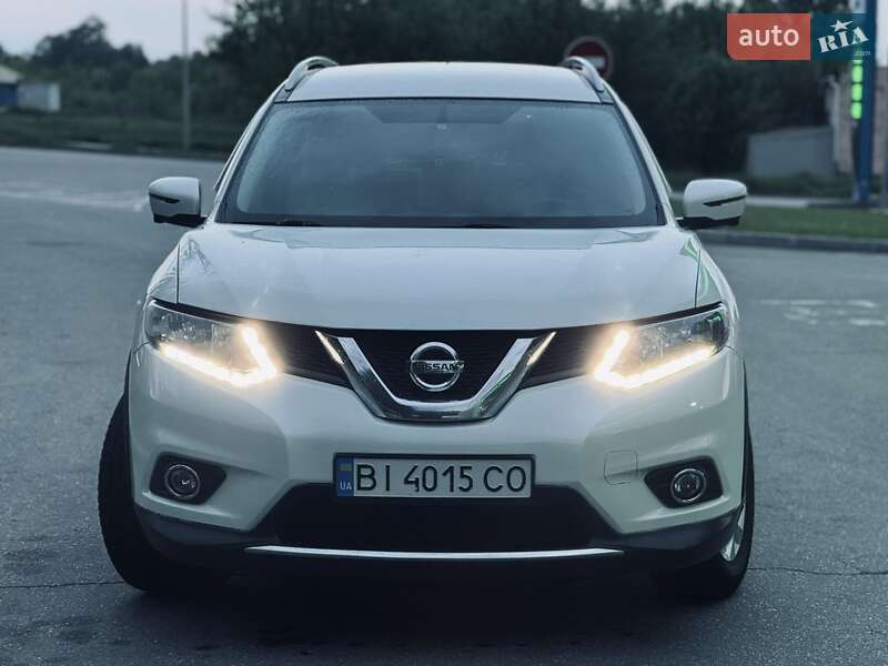 Позашляховик / Кросовер Nissan Rogue 2016 в Полтаві