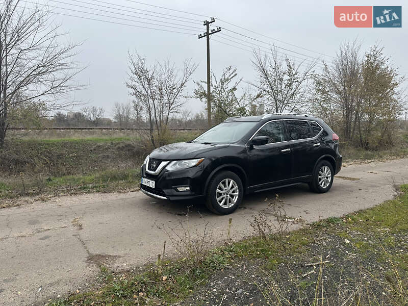 Внедорожник / Кроссовер Nissan Rogue 2017 в Кривом Роге