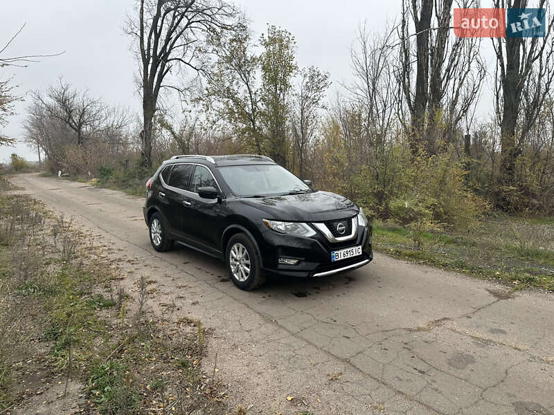 Внедорожник / Кроссовер Nissan Rogue 2017 в Кривом Роге