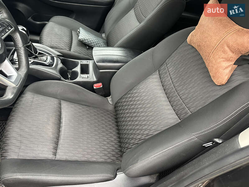 Внедорожник / Кроссовер Nissan Rogue 2017 в Кривом Роге