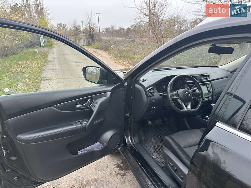 Внедорожник / Кроссовер Nissan Rogue 2017 в Кривом Роге