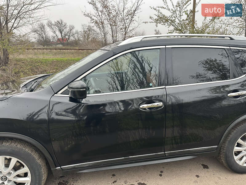 Внедорожник / Кроссовер Nissan Rogue 2017 в Кривом Роге