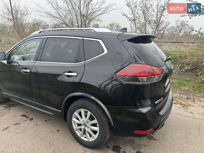 Внедорожник / Кроссовер Nissan Rogue 2017 в Кривом Роге