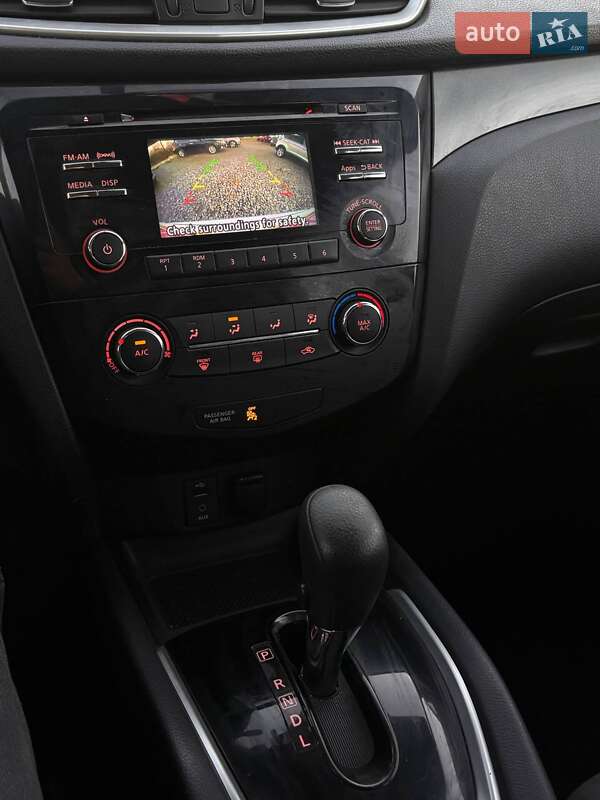 Внедорожник / Кроссовер Nissan Rogue 2015 в Львове