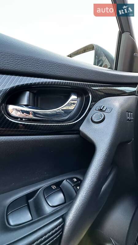 Позашляховик / Кросовер Nissan Rogue 2017 в Харкові