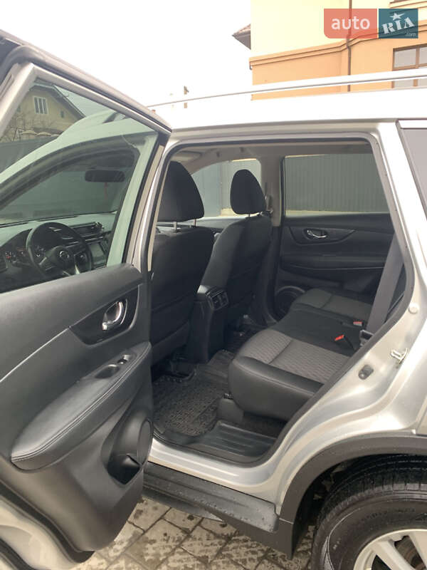 Внедорожник / Кроссовер Nissan Rogue 2017 в Ивано-Франковске