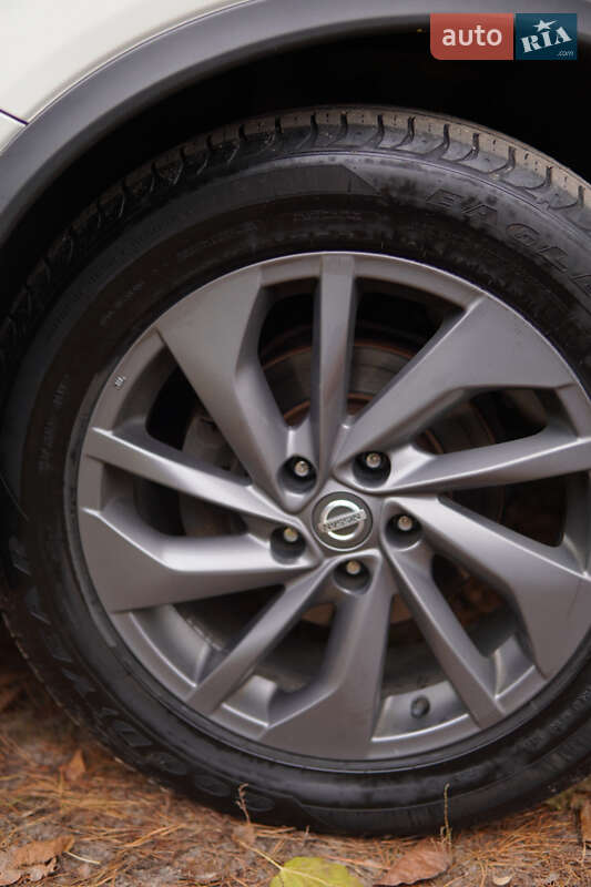 Внедорожник / Кроссовер Nissan Rogue 2016 в Киеве