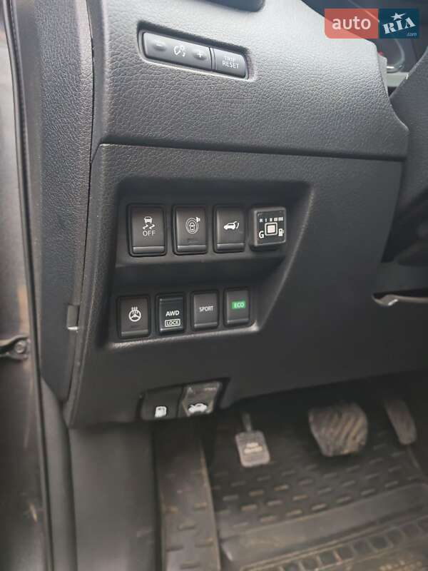 Внедорожник / Кроссовер Nissan Rogue 2017 в Харькове