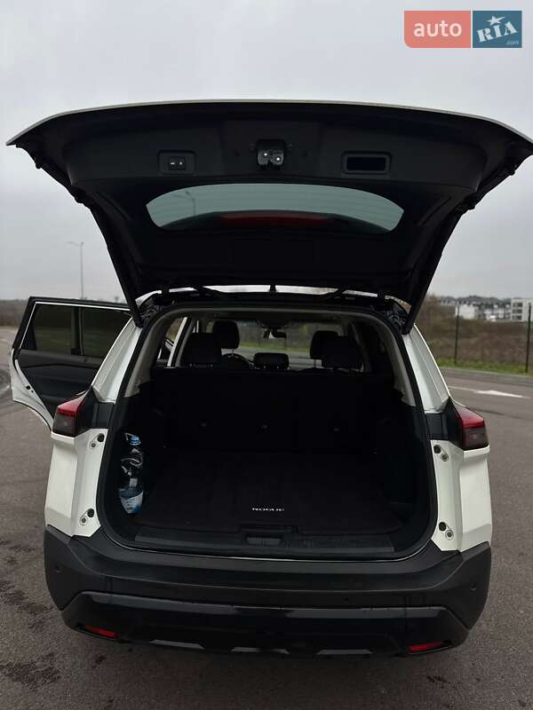 Внедорожник / Кроссовер Nissan Rogue 2023 в Ровно