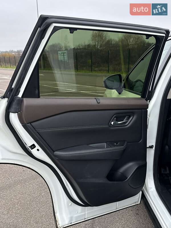 Внедорожник / Кроссовер Nissan Rogue 2023 в Ровно