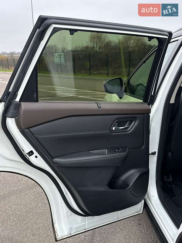 Внедорожник / Кроссовер Nissan Rogue 2023 в Ровно