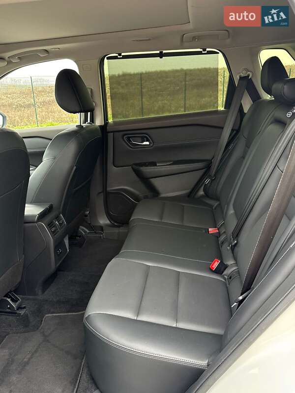 Внедорожник / Кроссовер Nissan Rogue 2023 в Ровно