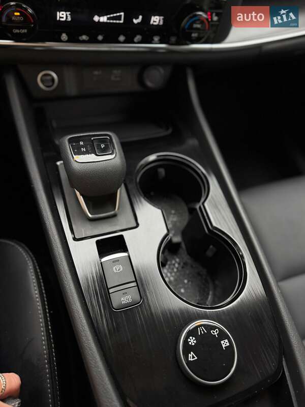 Внедорожник / Кроссовер Nissan Rogue 2023 в Ровно