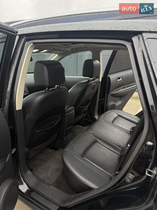 Внедорожник / Кроссовер Nissan Rogue 2012 в Луцке