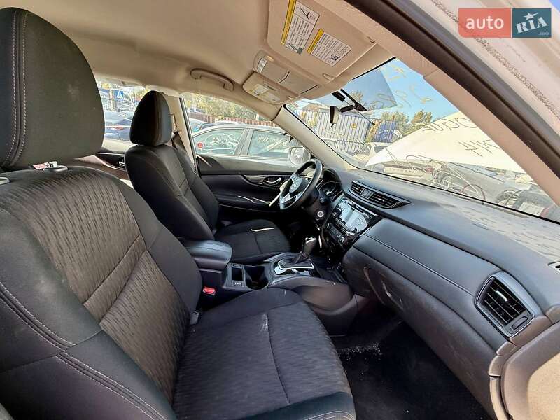 Внедорожник / Кроссовер Nissan Rogue 2017 в Киеве