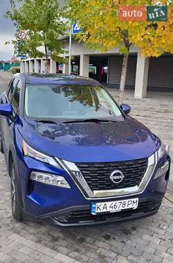 Внедорожник / Кроссовер Nissan Rogue 2023 в Киеве