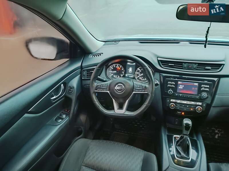 Внедорожник / Кроссовер Nissan Rogue 2017 в Виннице