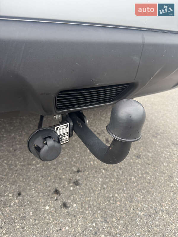 Внедорожник / Кроссовер Nissan Rogue 2016 в Киеве