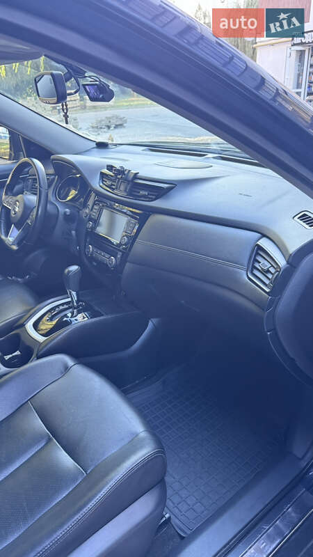 Внедорожник / Кроссовер Nissan Rogue 2016 в Ивано-Франковске