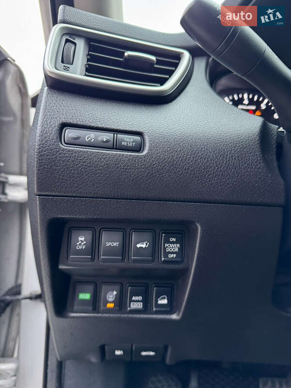 Внедорожник / Кроссовер Nissan Rogue 2015 в Киеве