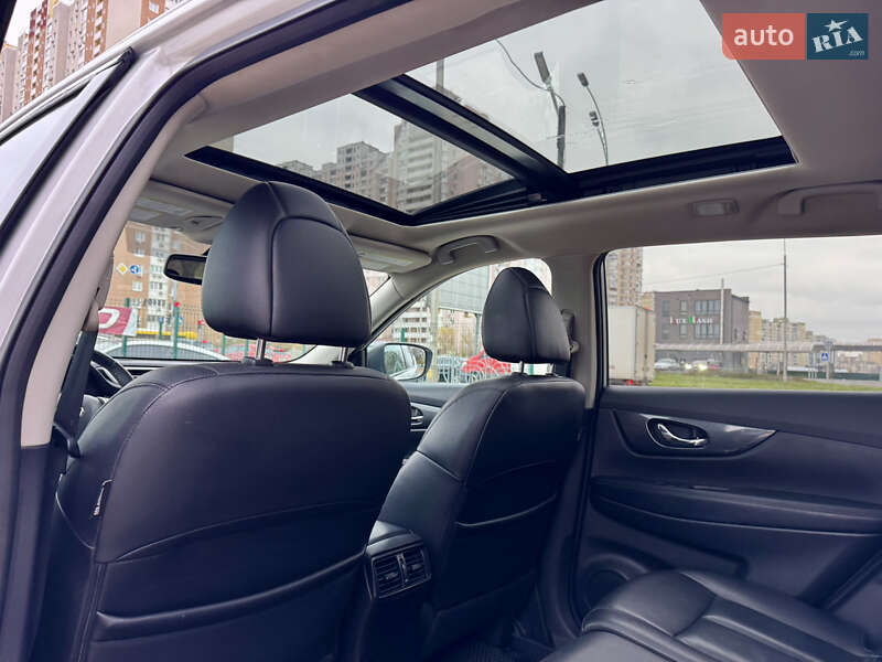 Внедорожник / Кроссовер Nissan Rogue 2015 в Киеве