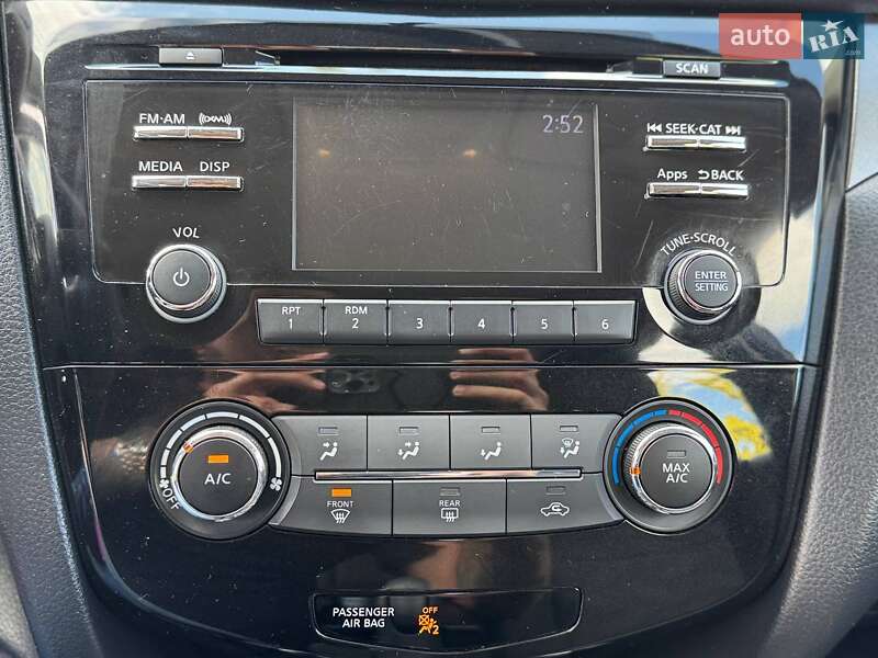 Внедорожник / Кроссовер Nissan Rogue 2016 в Киеве