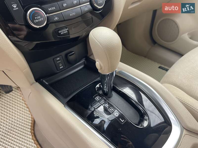 Позашляховик / Кросовер Nissan Rogue 2014 в Миколаєві