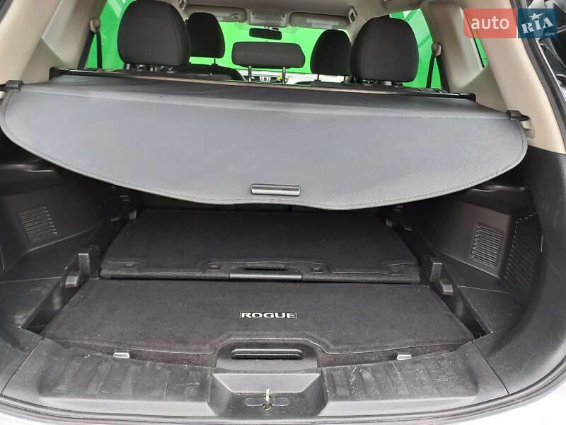 Внедорожник / Кроссовер Nissan Rogue 2016 в Львове