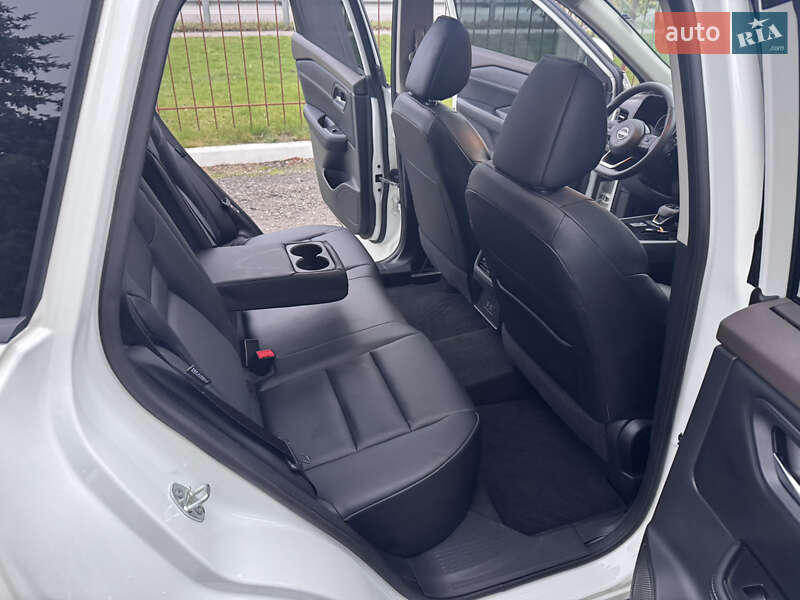 Внедорожник / Кроссовер Nissan Rogue 2023 в Киеве