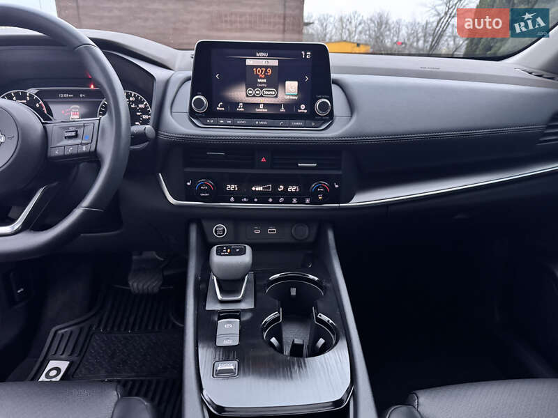 Внедорожник / Кроссовер Nissan Rogue 2023 в Киеве